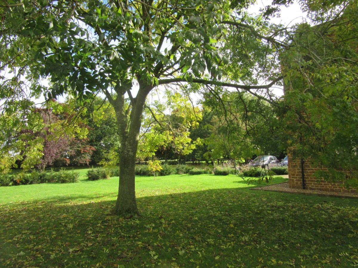 Weston Hill Farm Bed and Breakfast Moreton Pinkney Εξωτερικό φωτογραφία
