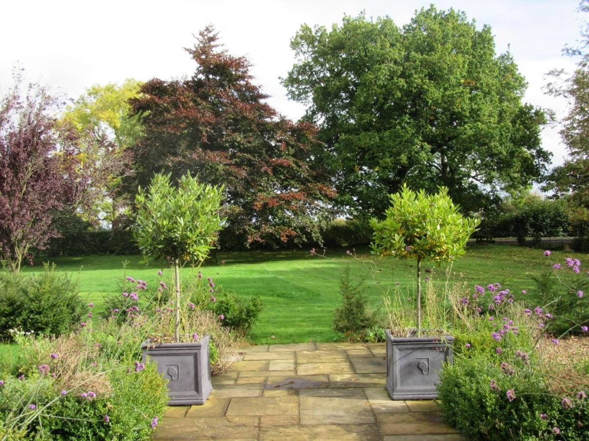 Weston Hill Farm Bed and Breakfast Moreton Pinkney Εξωτερικό φωτογραφία